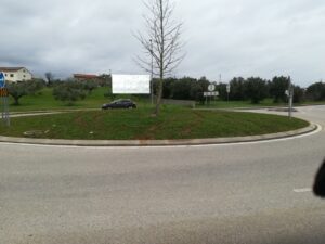 Andaram a fazer rali em rotundas da estrada de Coimbra (c/ fotos) rotunda rali IMG 20230101 104902