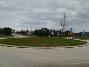 Andaram a fazer rali em rotundas da estrada de Coimbra (c/ fotos) rotunda rali IMG 20230101 105053