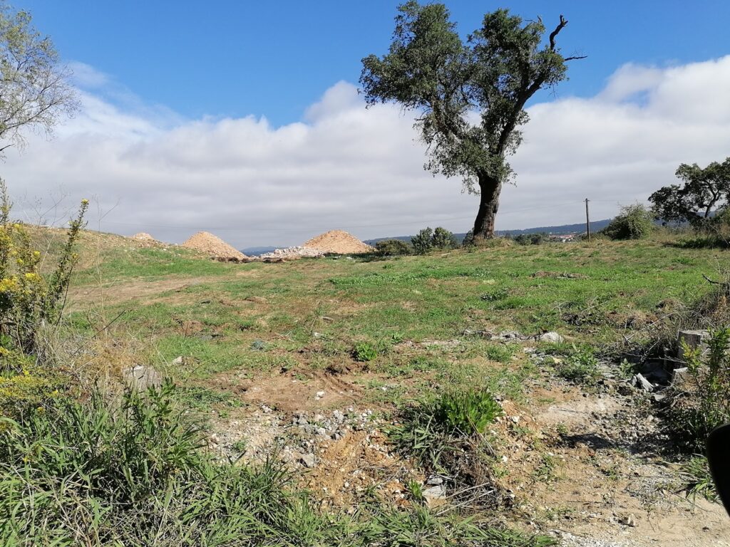 Câmara vai construir duas moradias T3 em Valbom valbom bairro cigano IMG 20221015 120358