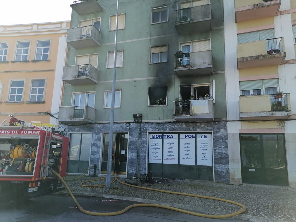 Incêndio desalojou família e matou animais IMG 20230201 120016