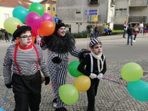 Dois anos depois, corso do carnaval saiu à rua em Tomar (c/ fotos e vídeos) carnaval Tomar 2023 IMG 20230221 153902