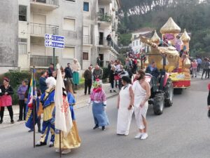 Dois anos depois, corso do carnaval saiu à rua em Tomar (c/ fotos e vídeos) carnaval Tomar 2023 IMG 20230221 160051