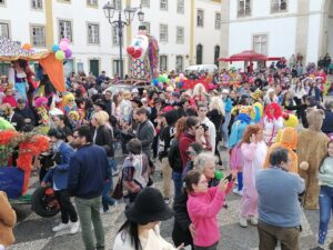 Dois anos depois, corso do carnaval saiu à rua em Tomar (c/ fotos e vídeos) carnaval Tomar 2023 IMG 20230221 172724