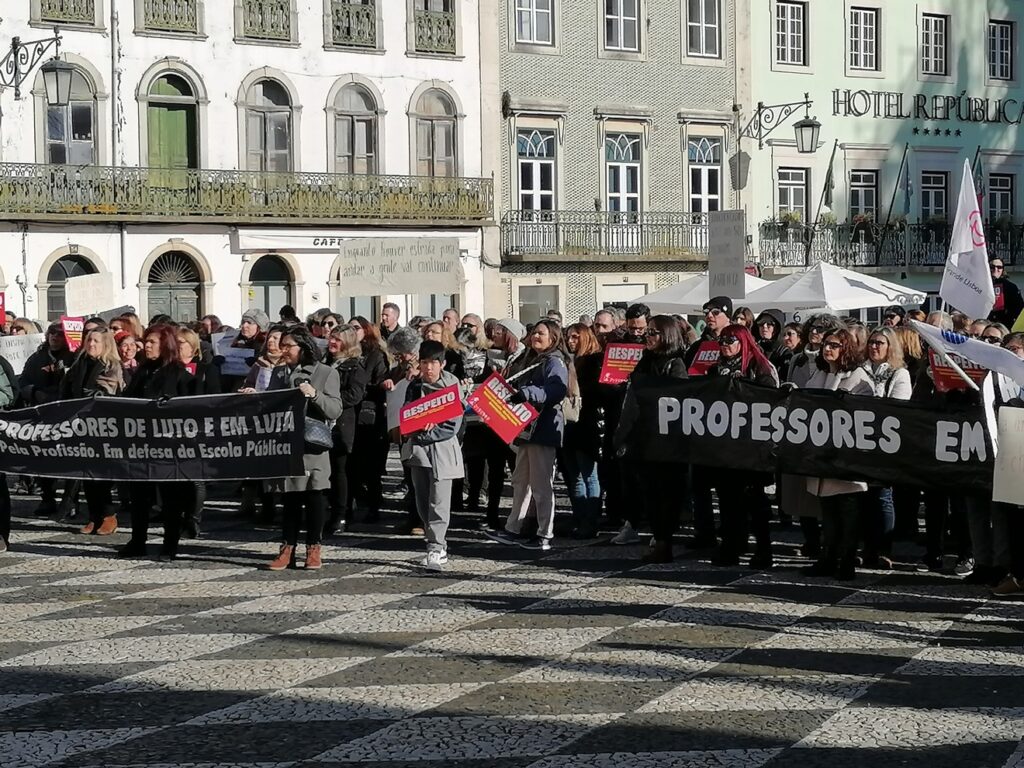 Só dois professores não fizeram greve em Tomar (c/ fotos e vídeo) manif greve profs IMG 20230201 101910