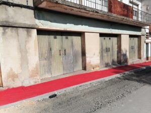 Moradores e comerciantes chocados com passeios pintados de vermelho obra agua das maias IMG 20230210 105631