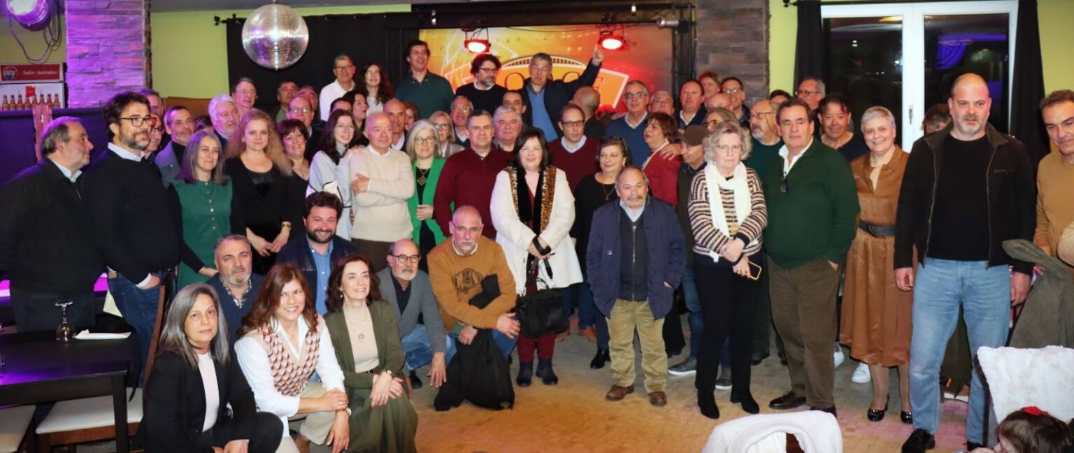 Antigos colaboradores juntam-se em convívio nos 40 anos da rádio Hertz radio 428c b934 9f9a98e59953