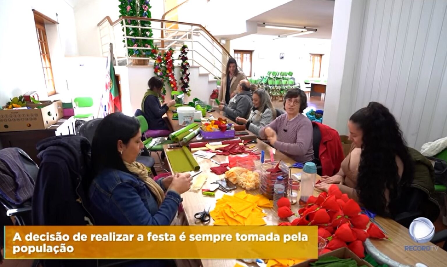 A arte de fazer flores de papel para os tabuleiros (c/ vídeo) tabuleiros flores