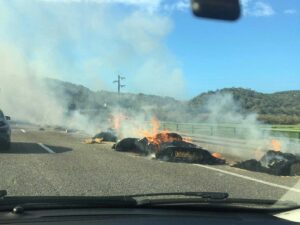 Camião carregado de palha ardeu na A1 (c/ fotos) a1 63022446714 745375645087974929 n