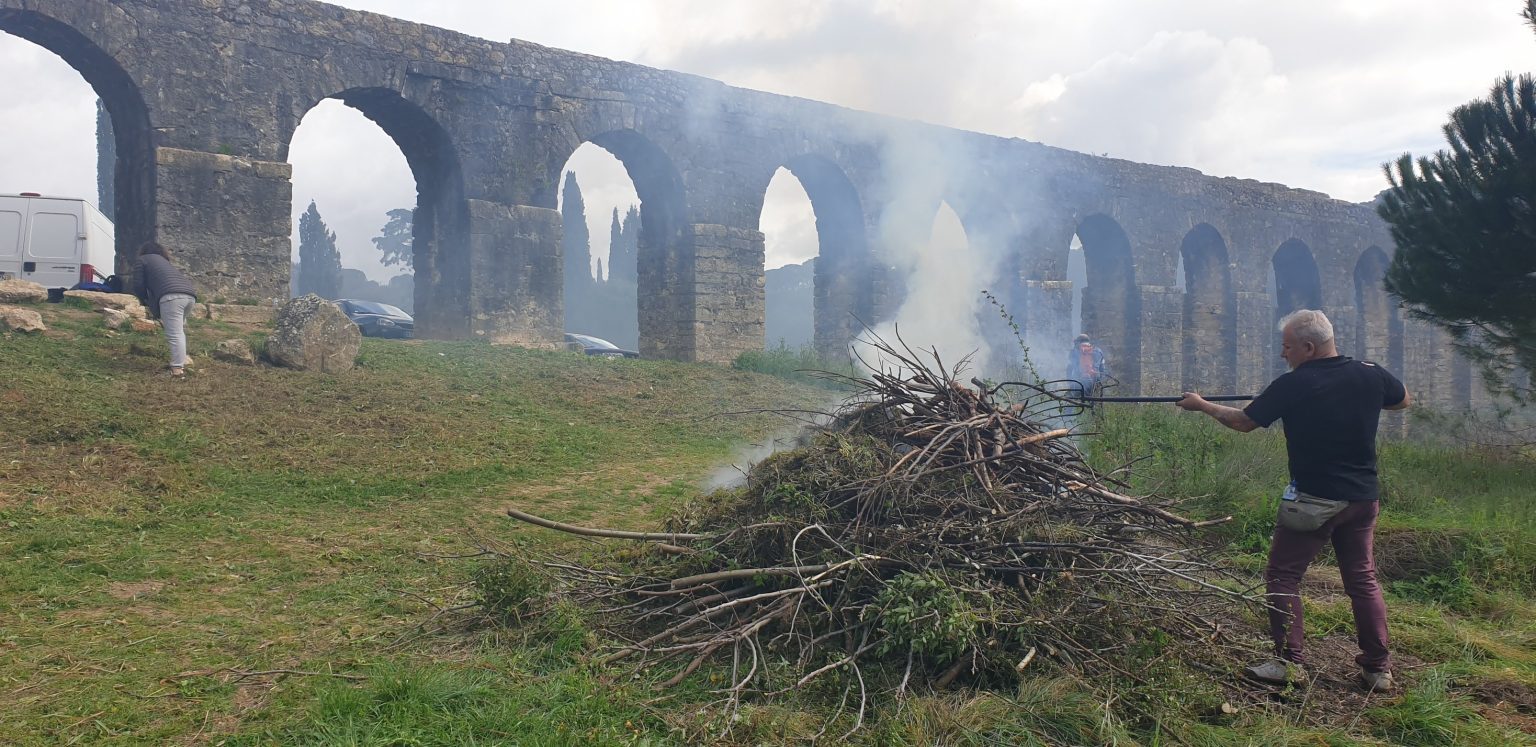 Voluntários adiam ação de limpeza do aqueduto aqueduto 50466303 3391882419134450861 n