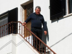 Morador aproveita cabos junto à sua casa para fazer estendal estendal MANUEL DA FERVENCA