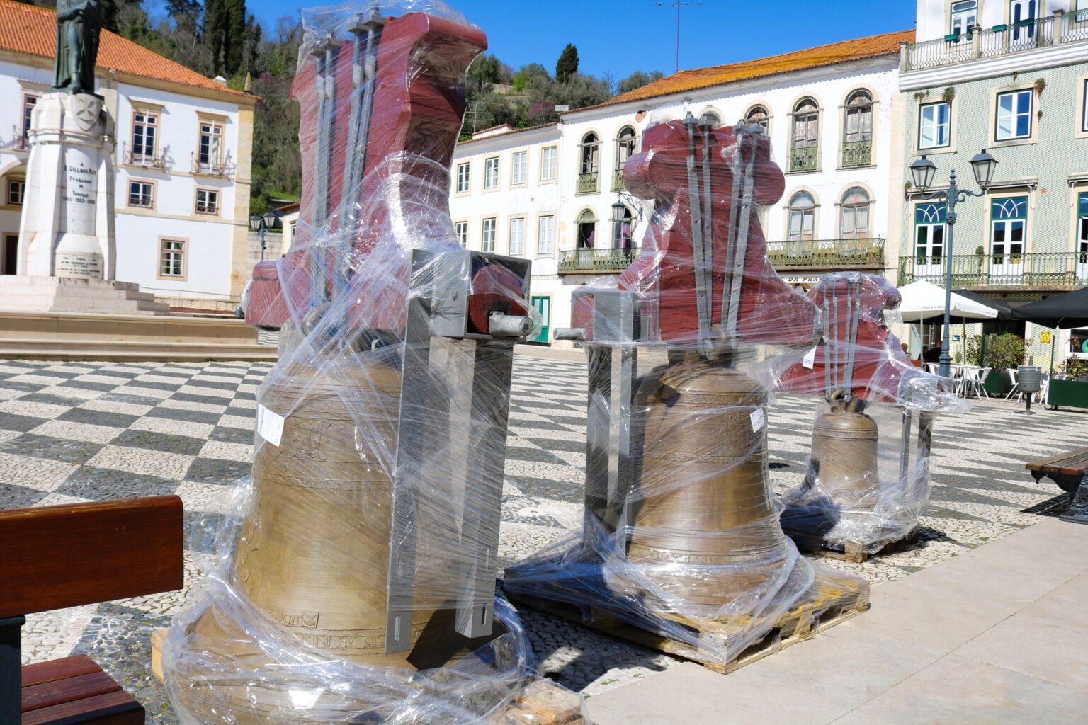 Sinos regressam à torre da igreja de S. João Baptista sinos 8712697948 5542675089834779766 n