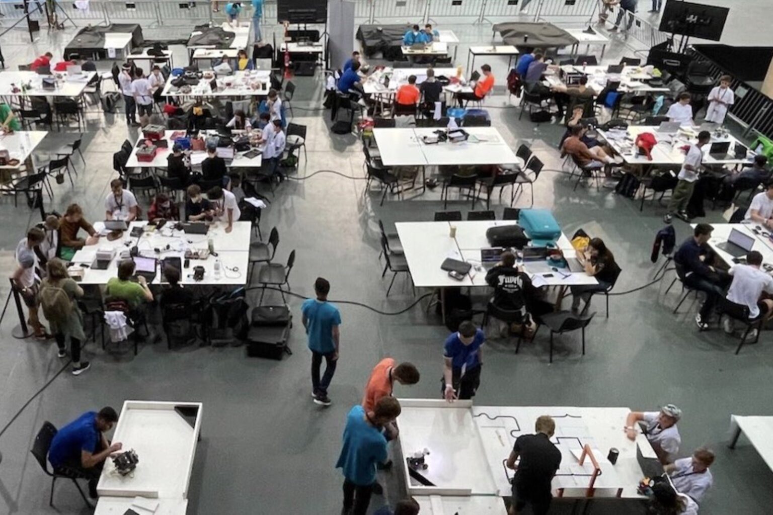 Centenas participam no Festival Nacional de Robótica FNR.001