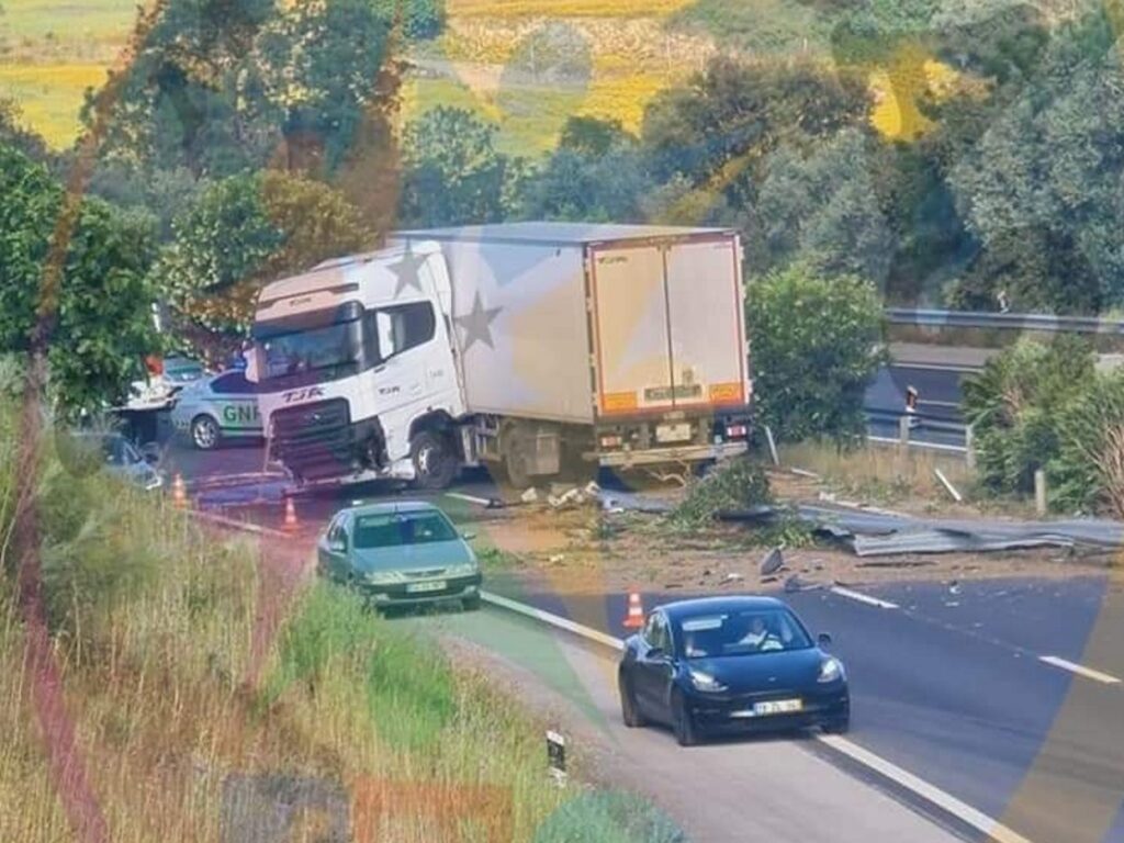 A23 esteve cortada ao trânsito 12 horas acid 7085136 825321288830545422 n