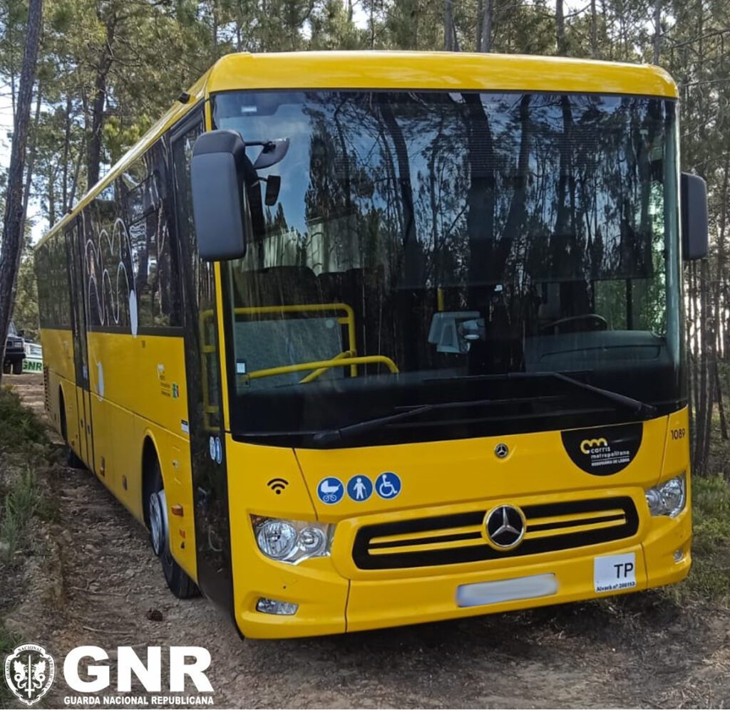 Autocarro roubado em Mafra descoberto na Sertã autocarro 4929988866 3819153648430015080 n