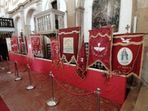 Saída de coroas sem foguetes coroas pendoes tabuleiros 2023 IMG 20230409 093050