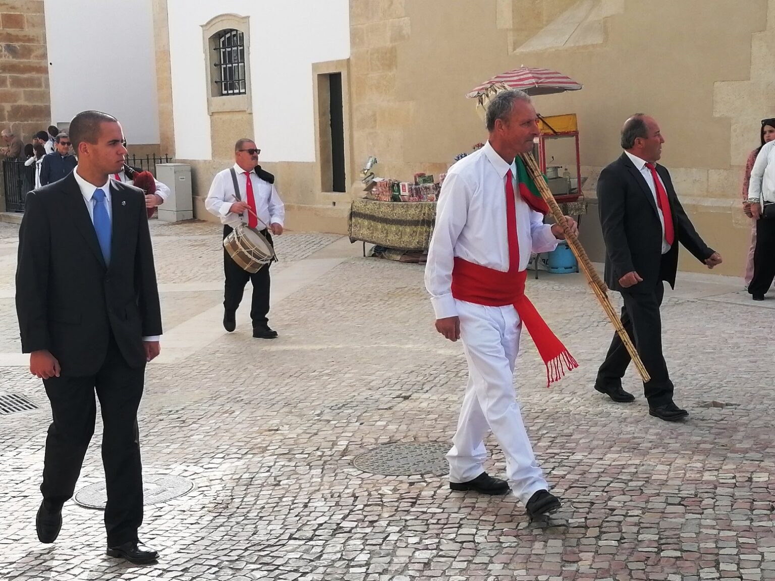 Saída de coroas sem foguetes coroas pendoes tabuleiros 2023 IMG 20230409 095559 1