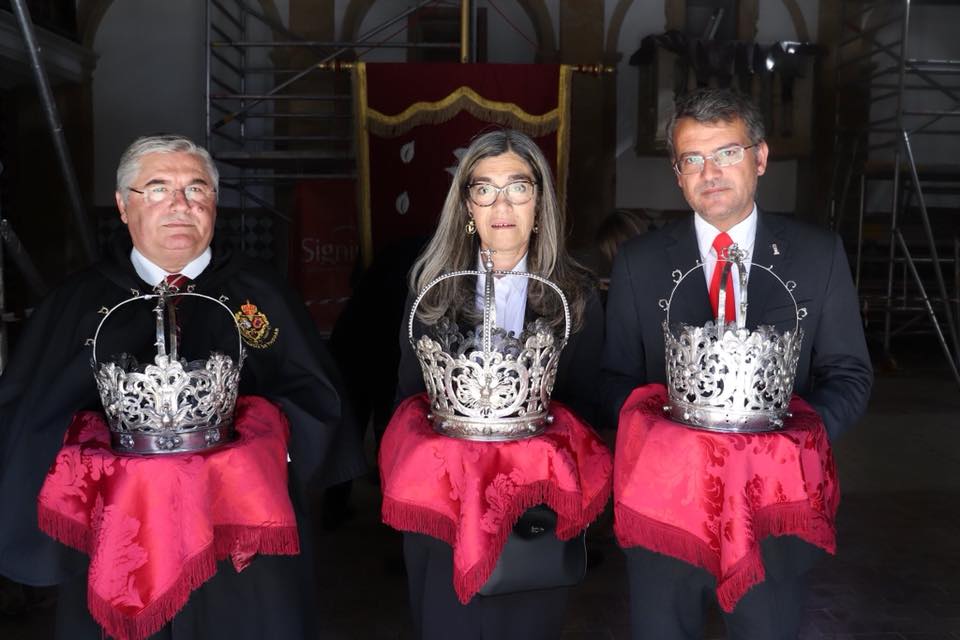 Primeira saída das coroas faz percurso do cortejo dos tabuleiros coroas tabuleiros 43500 6983197419739545600 n