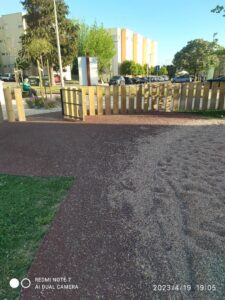 Um mês depois, novo parque infantil está ao abandono (c/ fotos) parque infantil nabancia 185127 8972856255425448165 n