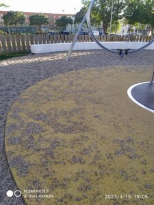 Um mês depois, novo parque infantil está ao abandono (c/ fotos) parque infantil nabancia 39 9096087042749981903 n
