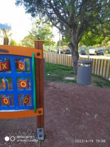Um mês depois, novo parque infantil está ao abandono (c/ fotos) parque infantil nabancia 616 6981100413660287312 n