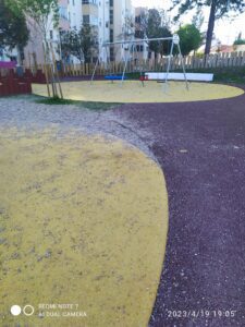 Um mês depois, novo parque infantil está ao abandono (c/ fotos) parque infantil nabancia 8246 7583517827059615192 n