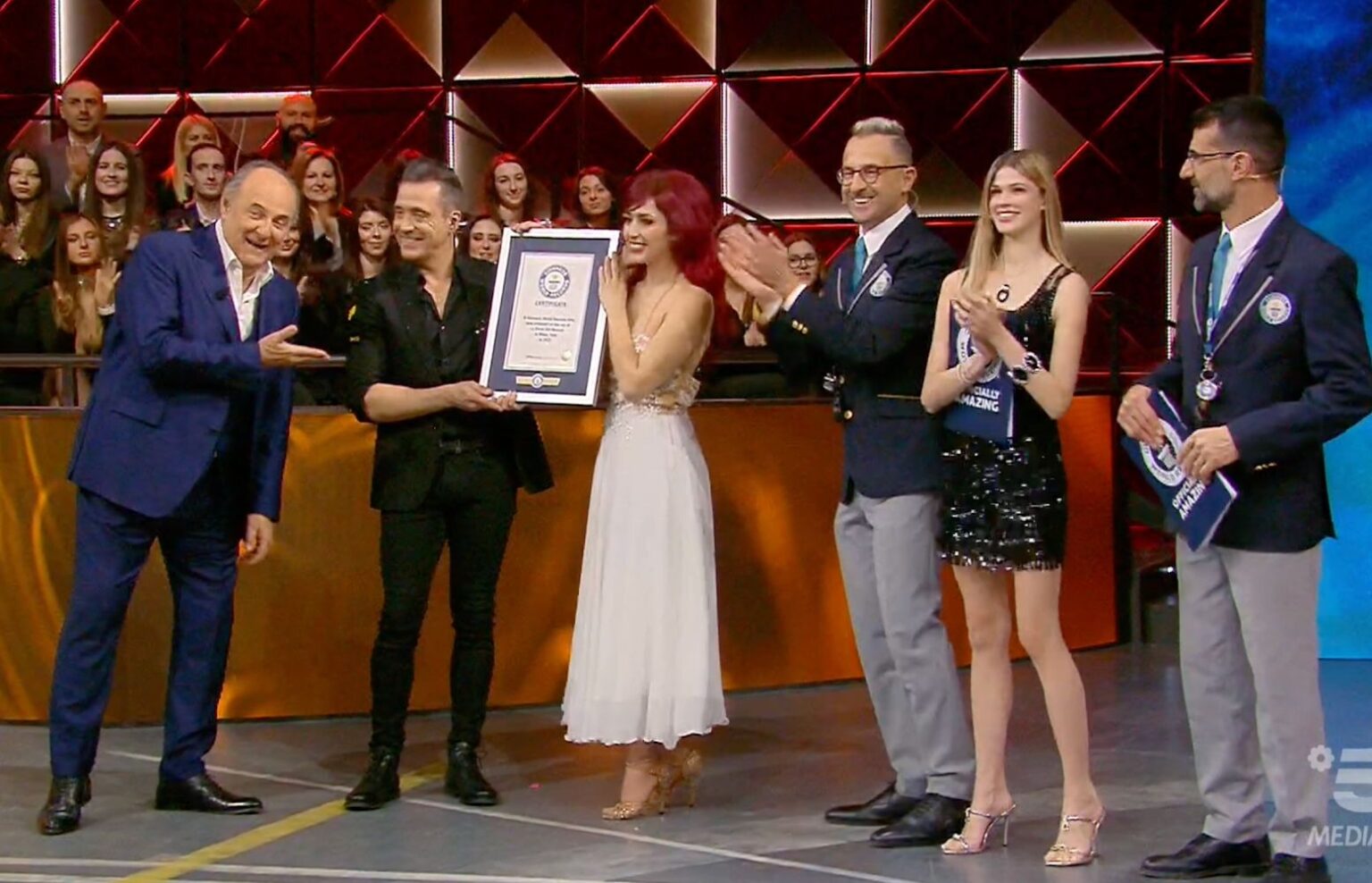 Ilusionista da Barquinha bate recorde Guinness de trocas de roupa (c/ vídeo) recorde guiness IMG 20230409 WA0065