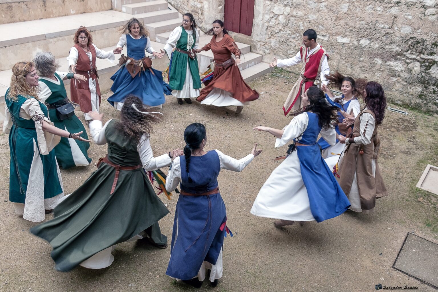 Vem aí um novo evento: Festival de Dança e Música Histórica trebaruna 29322333 5178948587130068843 n