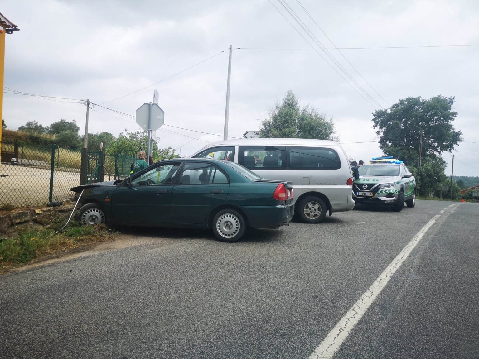Colisão frontal provoca três feridos acidente 315165 6218226123270210539 n