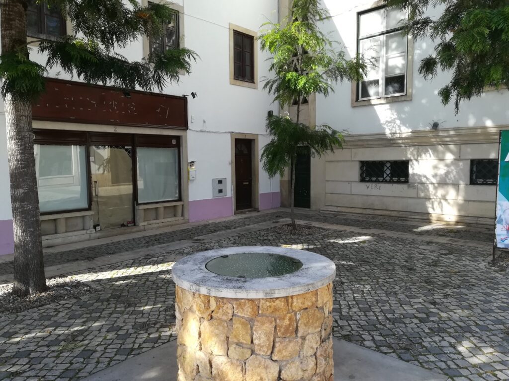 Bancos da praceta de Olivença desapareceram bancos IMG 20230507 093249
