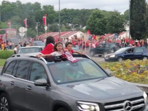 Benfiquistas festejam com euforia a conquista do título (c/ fotos e vídeos) benfica IMG 20230527 202401