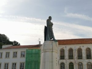 Gualdim Pais “tomou banho” estatua gualdim pais IMG 20230518 184735
