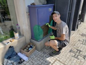 Alunos pintam caixas de eletricidade pintura IMG 20230519 113825