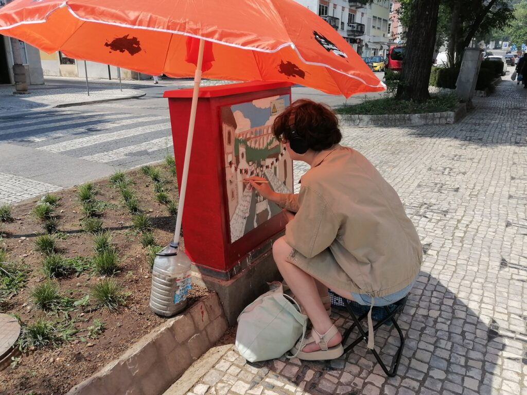 Alunos pintam caixas de eletricidade pintura IMG 20230519 113911