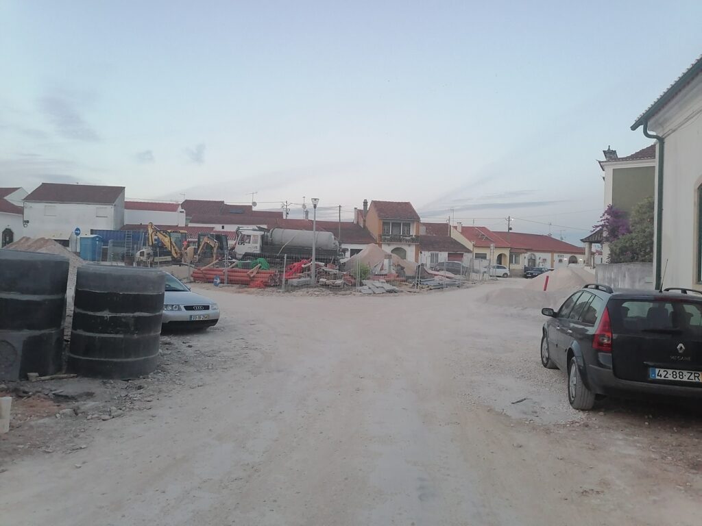 Obras põem largo de Cem Soldos “em bolandas” cem soldos IMG 20230617 210557