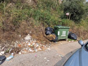 Lixo espalhado junto à ponte do Prado lixo 733123049637 3262297562901766696 n
