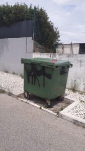 Contentores do lixo vandalizados lixo 822876628 8362411270154921604 n