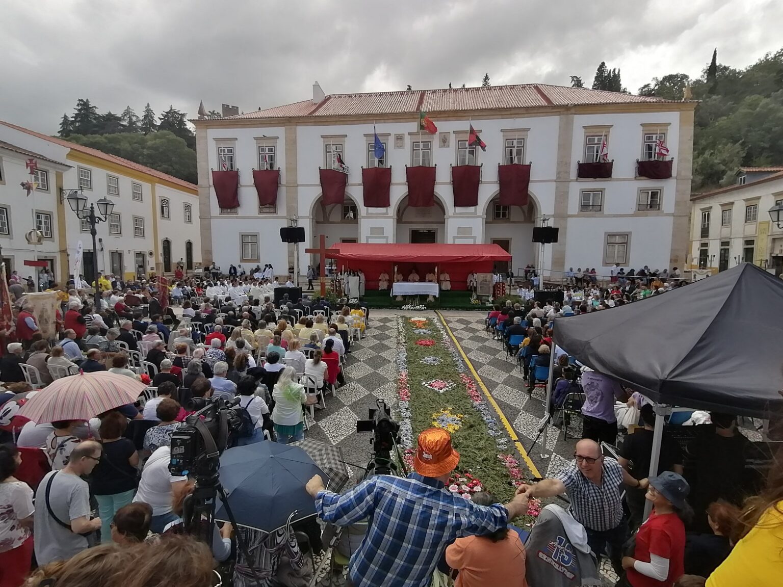Missa em Tomar: Bispo aborda tema dos abusos sexuais na igreja missa praca IMG 20230608 161917