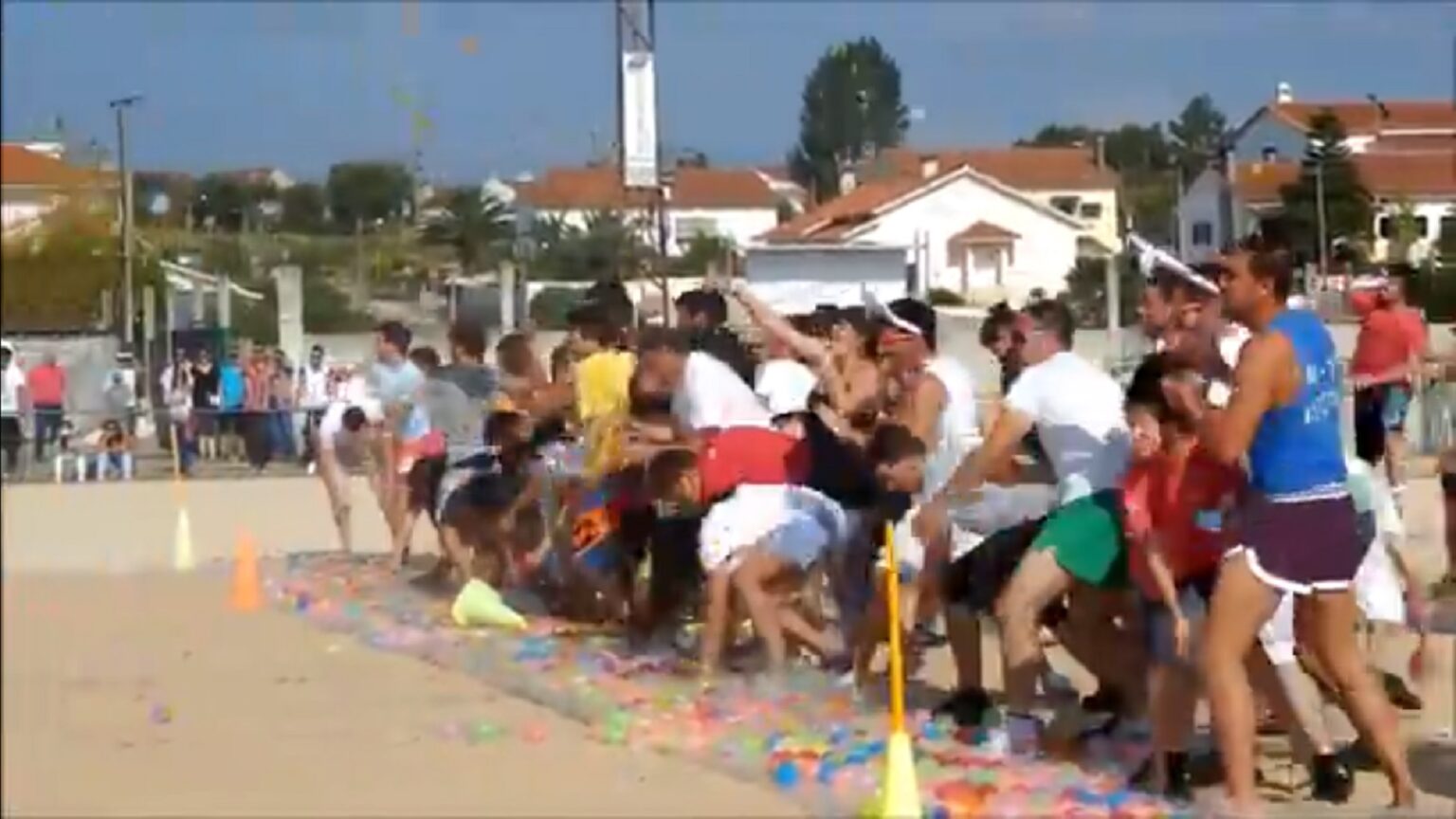 Há 10 anos houve batalha de balões de água na Linhaceira (c/ vídeo) baloes