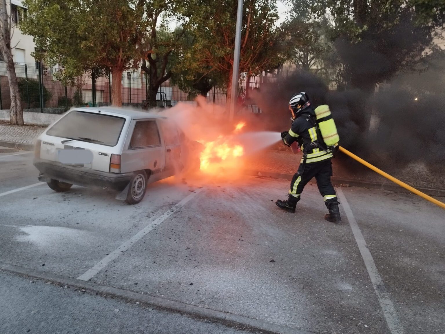 Carro ardeu na Choromela carro arder 55564387 116367272220404622 n