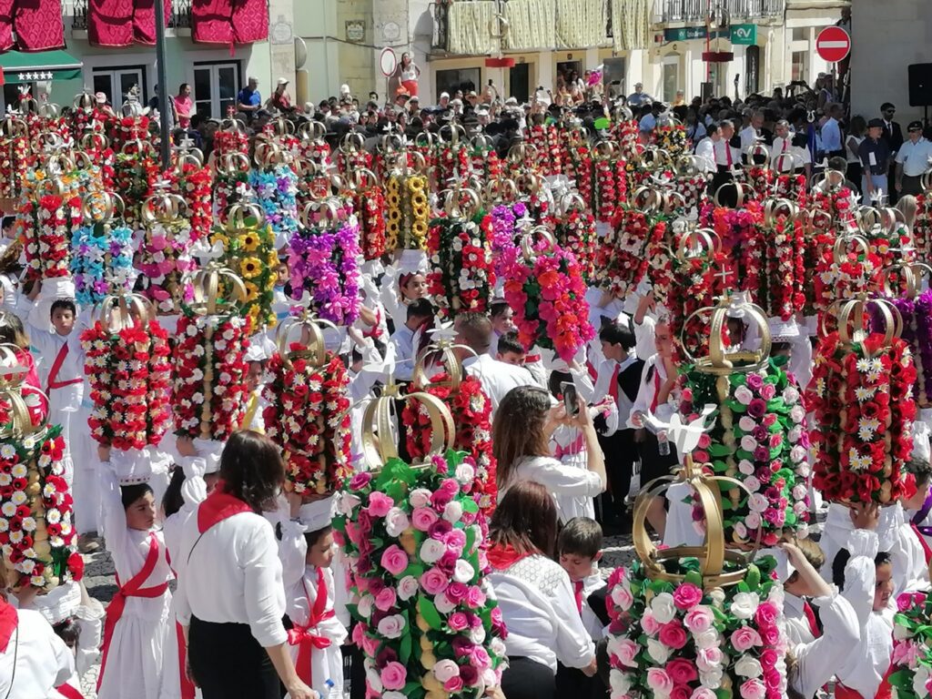 cortejo rapazes tabuleiros IMG 20230702 112241