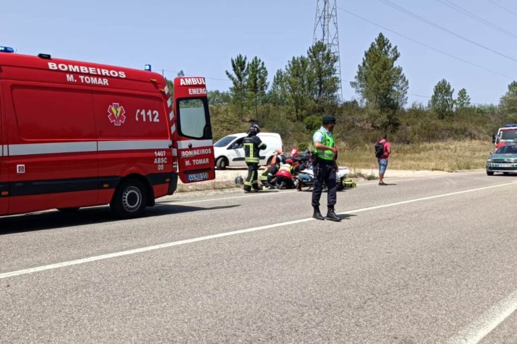 Motociclista despista-se depois de ser picado por vespa despiste bombeiros 39317922 1683888637200612934 n
