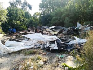 Demoliram barracas mas animais ficaram abandonados no Flecheiro (c/ vídeo) Flecheiro IMG 20230806 092007