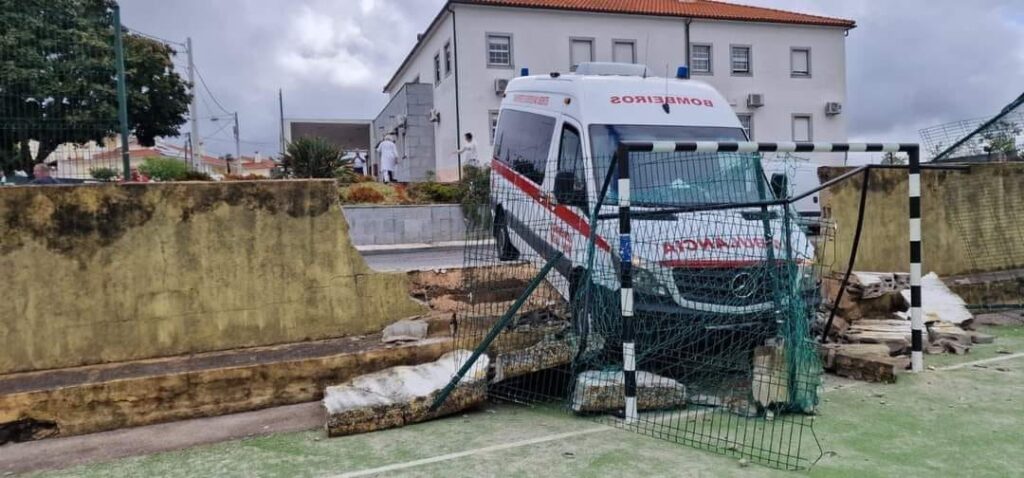 Ambulância de Proença-a-Nova choca contra muro acid 0955586844 6547129127898406245 n