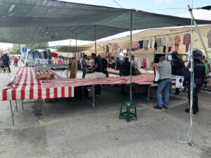 Operação policial contra a contrafação no mercado semanal de Tomar (c/ fotos e vídeo) psp mercado operacao policia IMG 20230908 102317