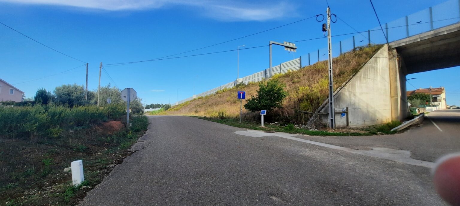 Morador reclama por limpeza de terrenos 20230926 091928