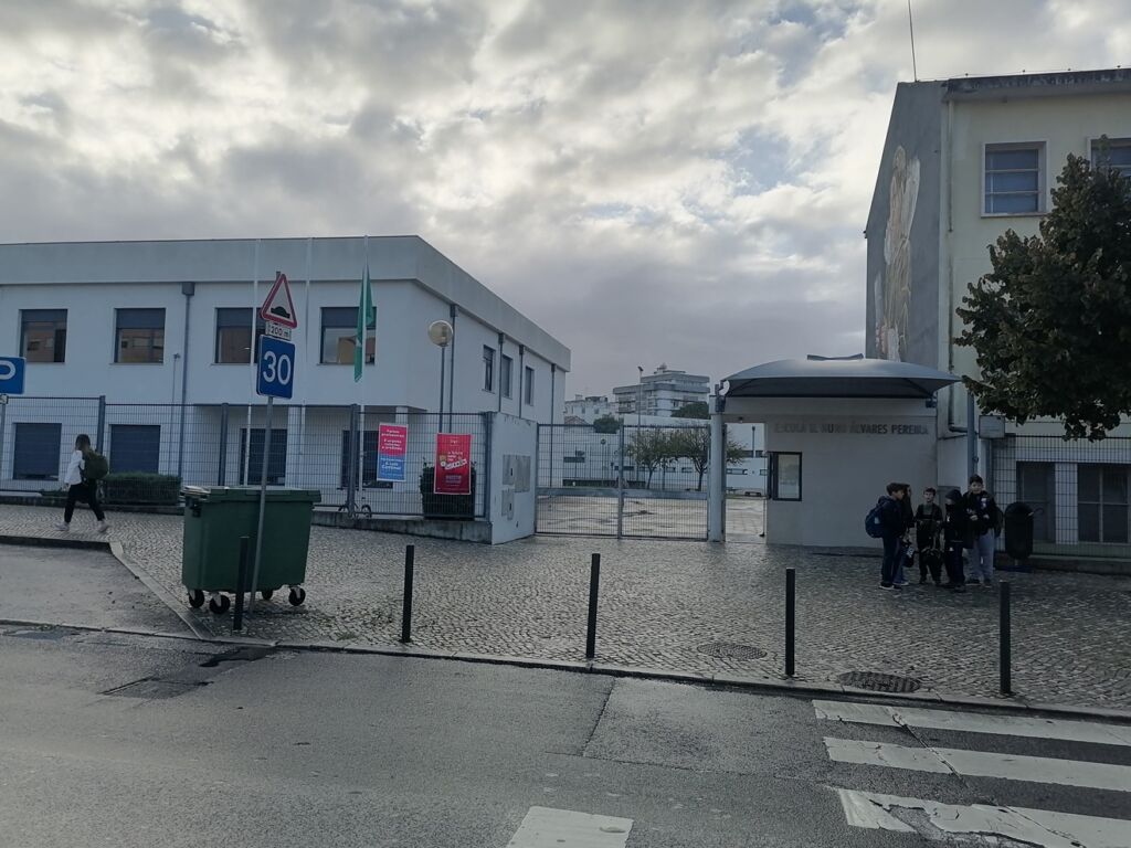 Quase 150 candidatos a assistentes operacionais nas escolas escola nuno alvares pereira IMG 20231027 090315