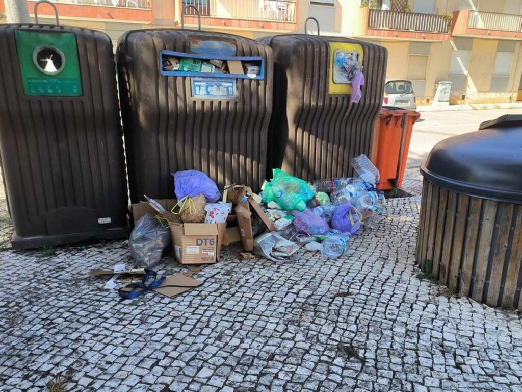 Lixo acumula-se ao lado da escola Jácome Ratton lixo 4342508841 3274978591383575693 n