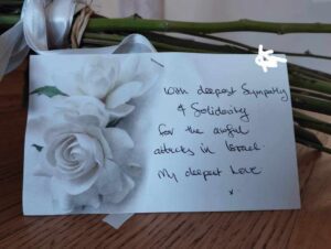 Mensagens e flores por Israel na Sinagoga de Tomar sinagoga 7678582 5840626190102263209 n