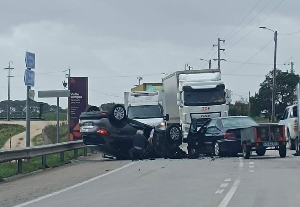 Aparatoso acidente no Entroncamento provoca um ferido IMG 20231102 WA0000