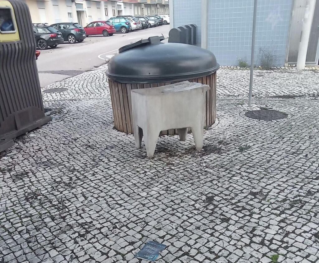 Um tanque no lixo tanque 150121862 5955455312402951541 n